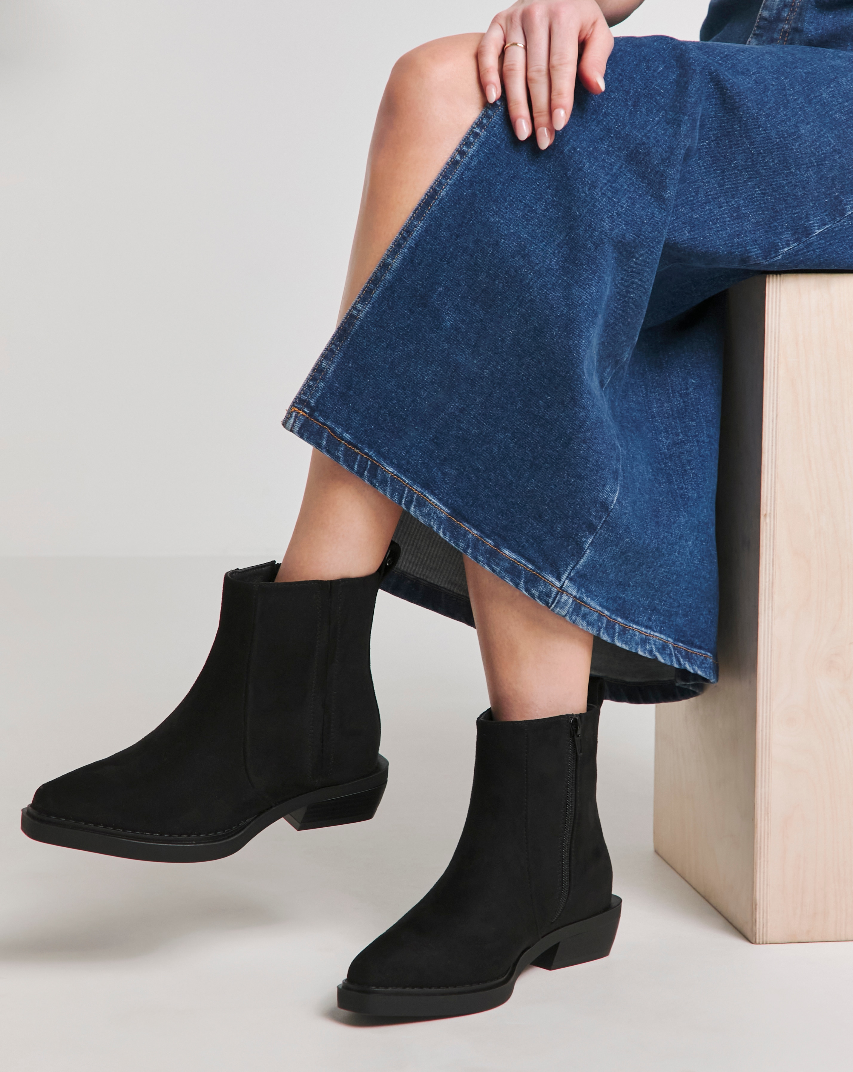 Secret Stretch Seam Western Boots Wide