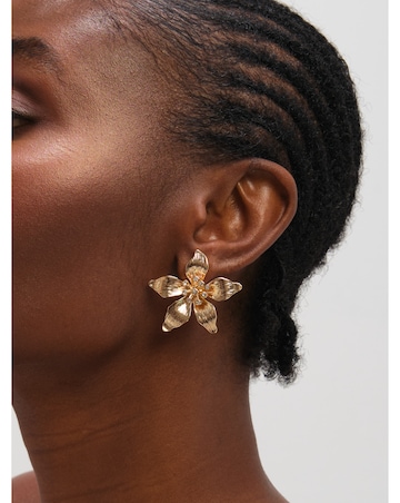 Mood Gold Polished Statement Floral Earrings