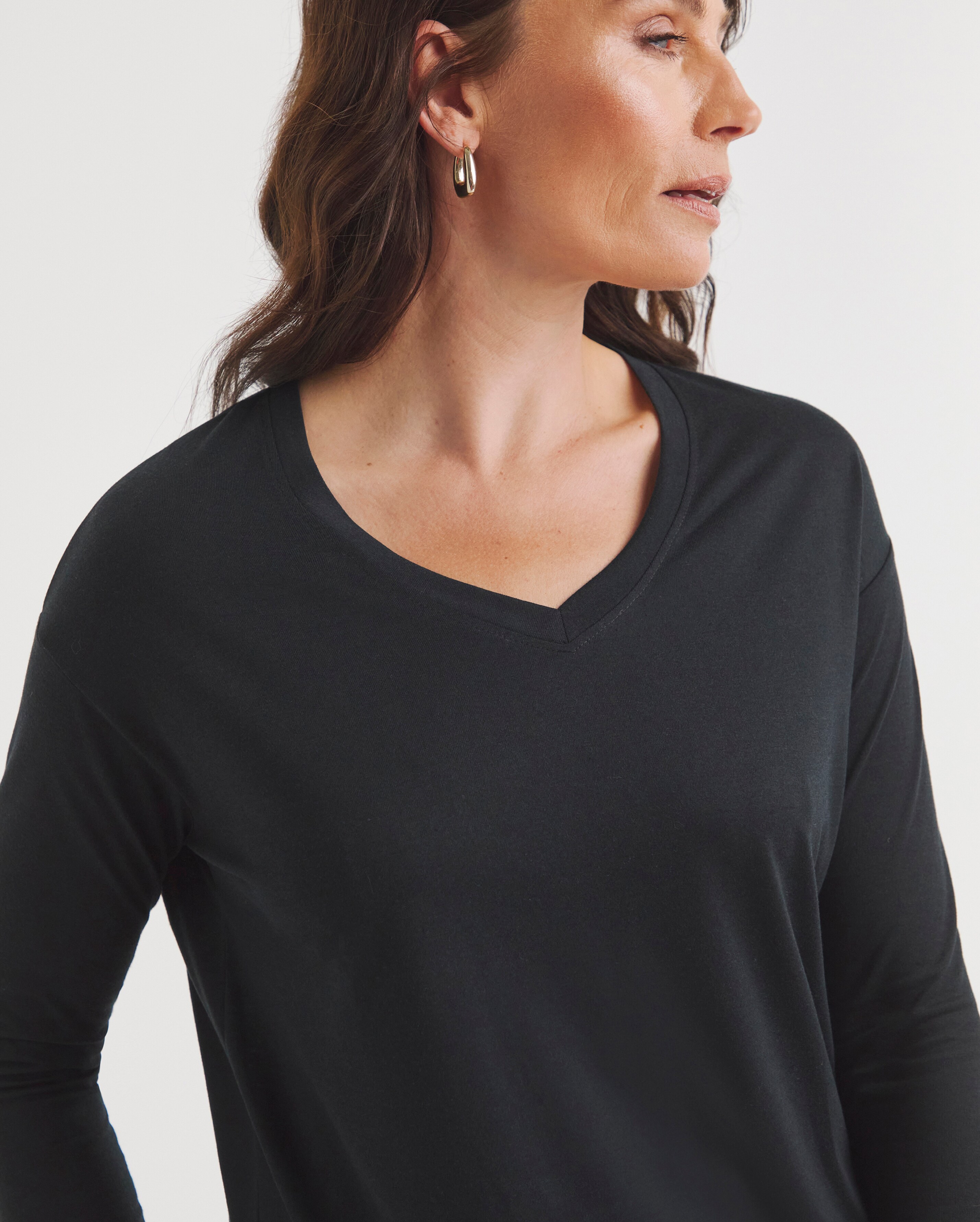 black long sleeve v neck shirt