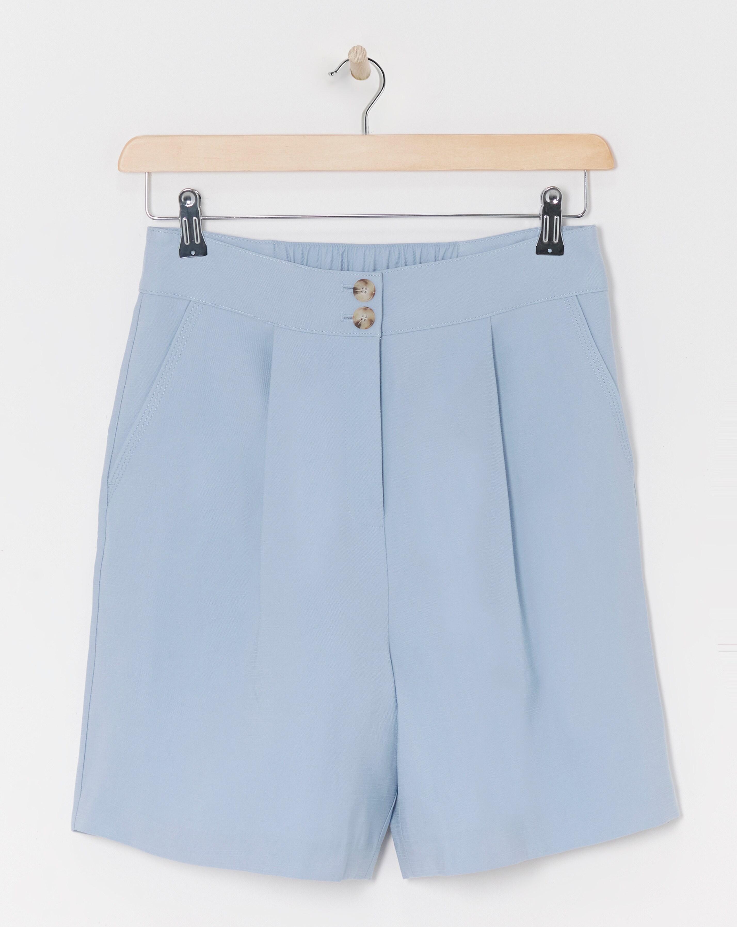 Pleat Front Buttoned Shorts