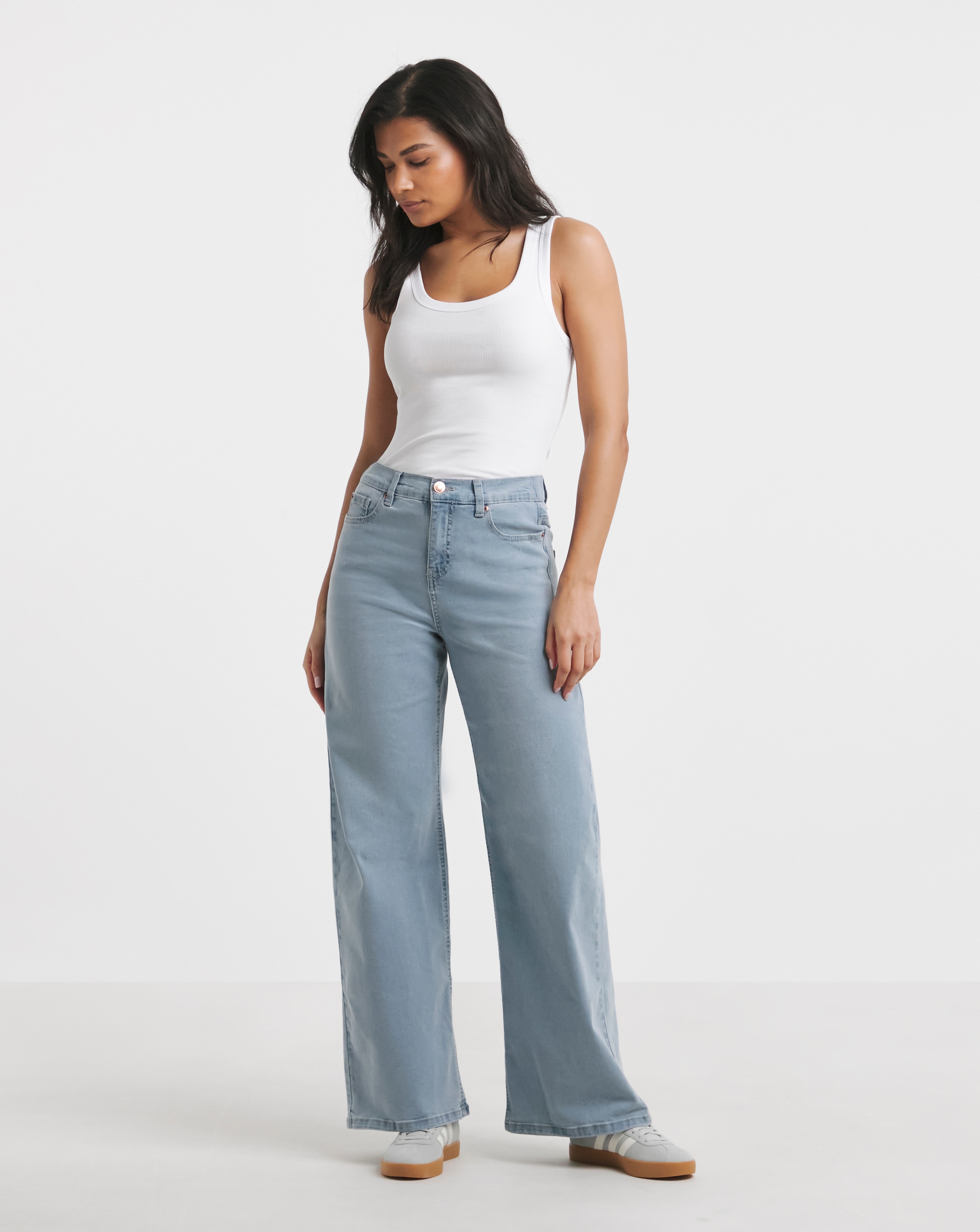 Light 24/7 Wide Leg Jeans
